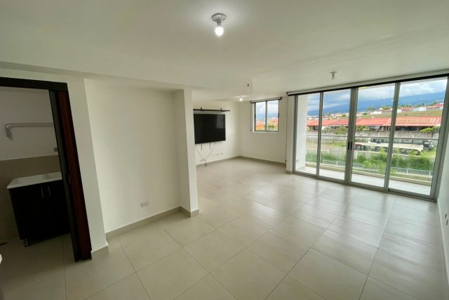 Se vende apartamento recién renovado, en condominio Altamira Heredia