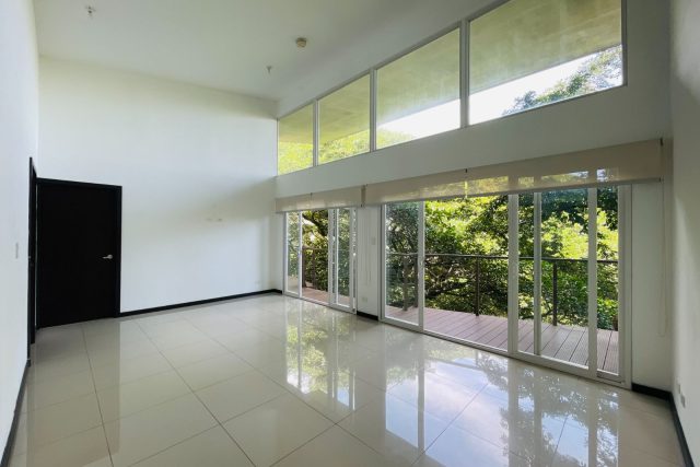 Apartamento en venta en condominio en Santa Ana / Para inversionista