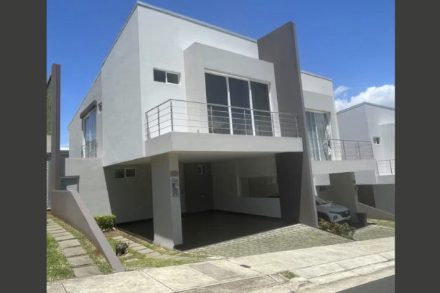 Casas en Grecia | Casa en alquiler en condominio en Belén