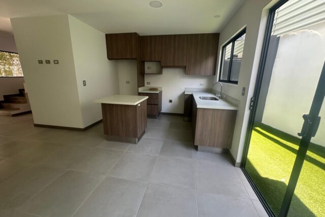 Alquiler de casa para estrenar en condominio – San Rafael, Alajuela