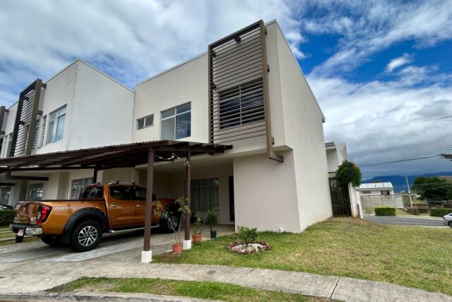 Casa en Alquiler en Condominio en San Pablo de Heredia